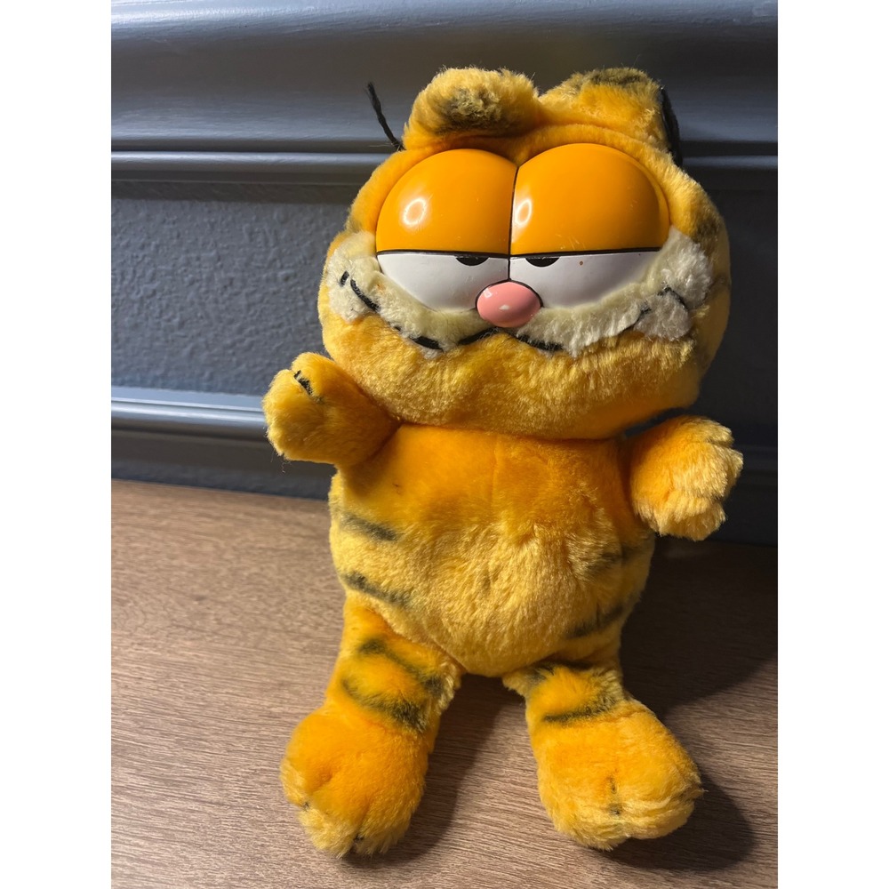Vintage‎ Garfield Plush Dakin 1981 Orange Tabby Cat Plastic Eyes Stuffed Animal
